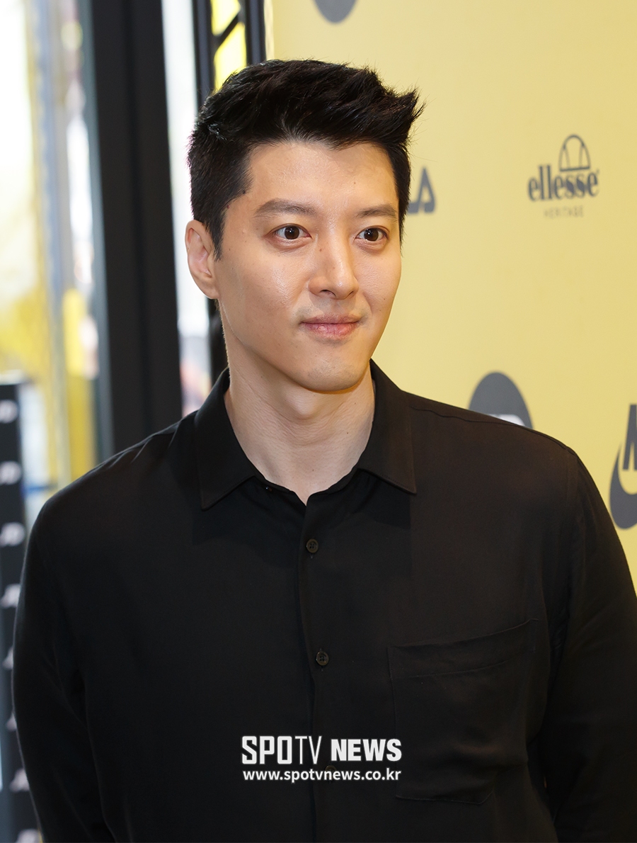 [포토S] 이동건, 드넓은 어깨