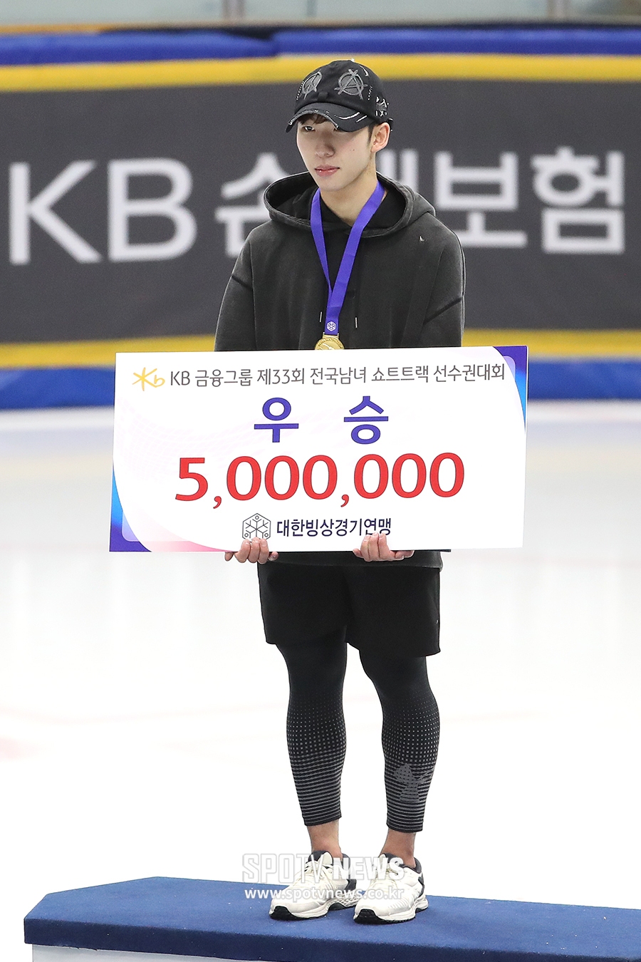 [포토S] 종합 우승 차지한 임효준