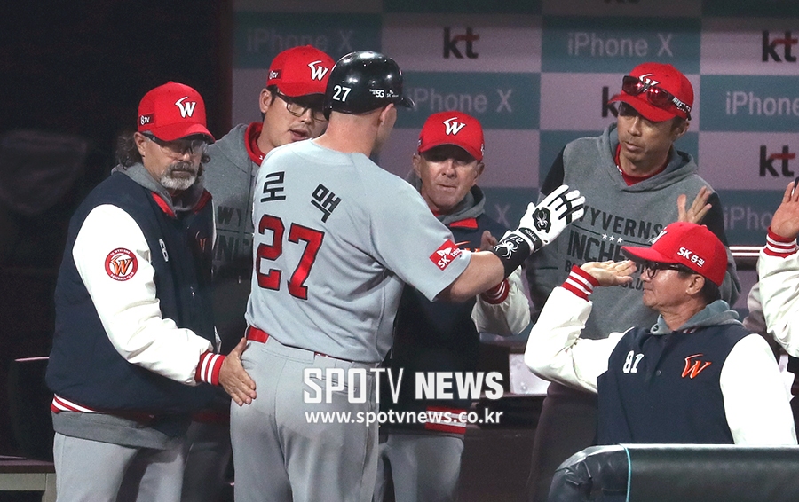 [포토S] '우리 복덩이 로맥'
