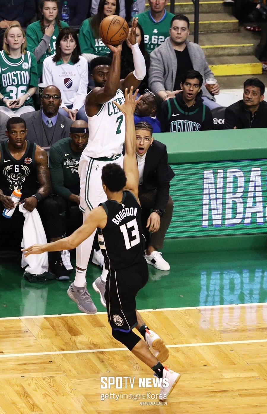 [NBA PO] ‘시스템 농구의 힘’ 보스턴, 밀워키 제압하고 2연승