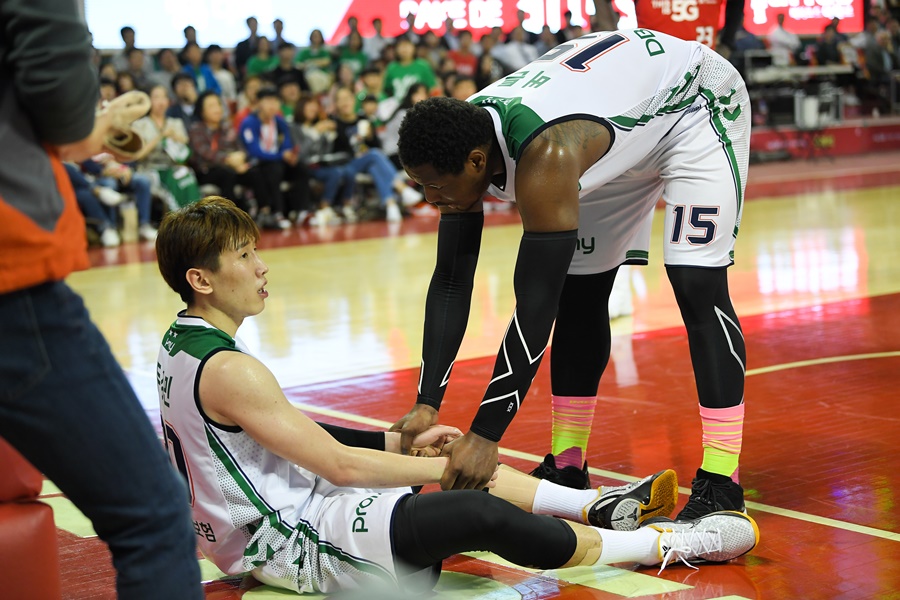 [KBL 챔프] 위기의 DB, 더 큰 문제는 부상과 떨어진 체력