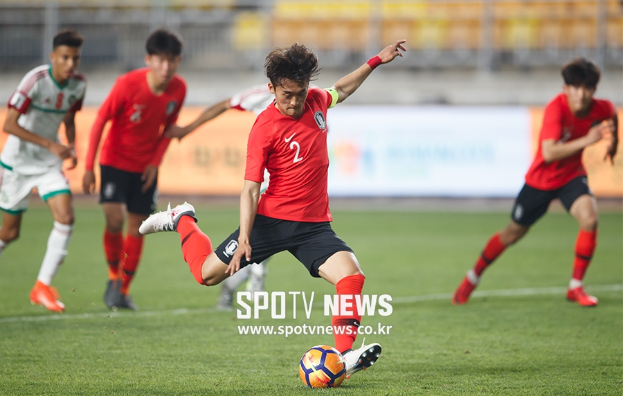 [포토S] 페널티킥 실축하는 황태현