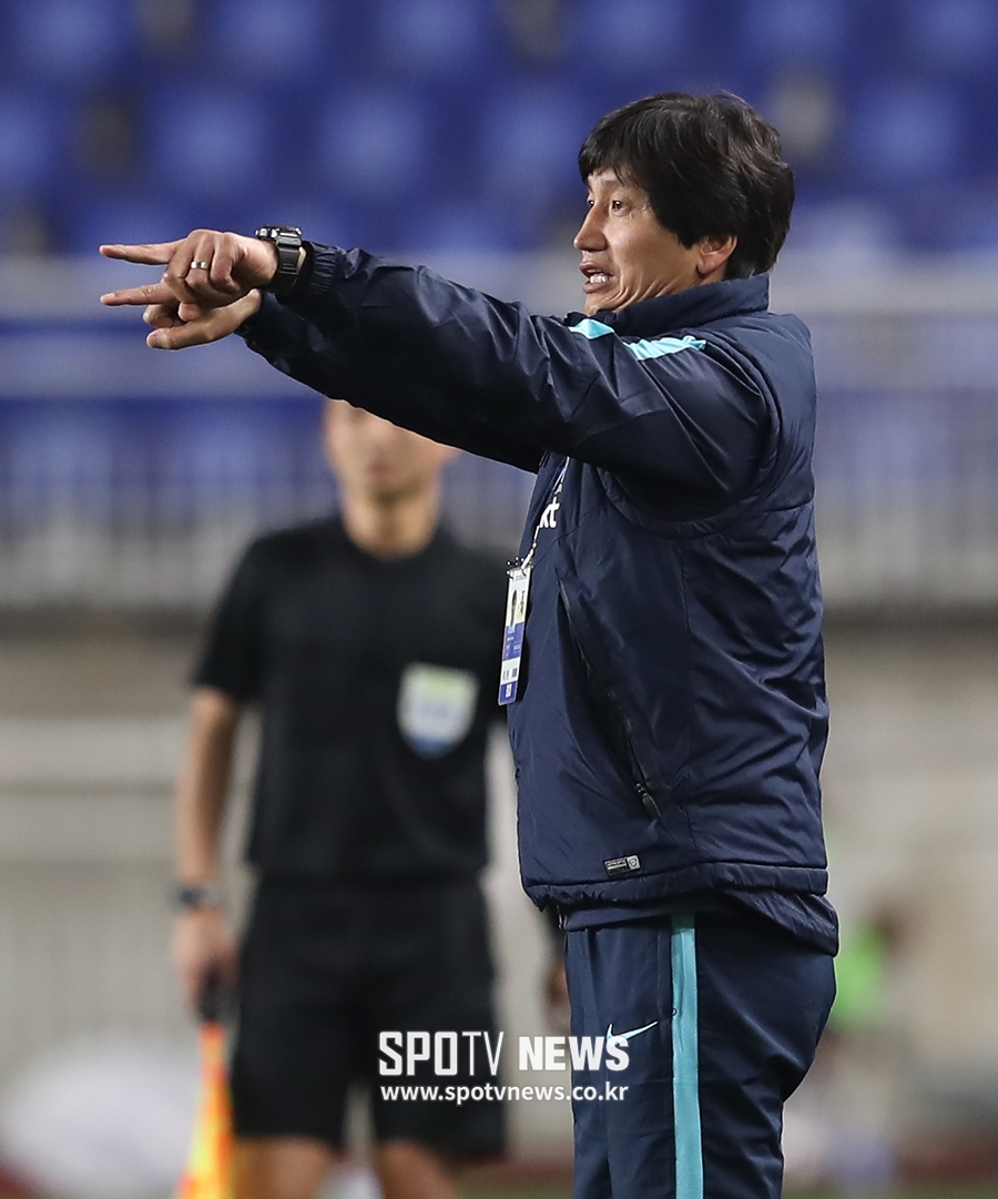 [포토S] 작전 지시하는 정정용 감독