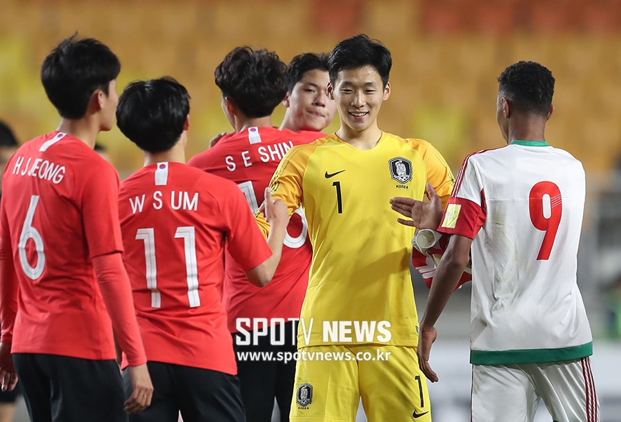 [포토S] 민성준, '슈퍼세이브로 승리 이끌었어요'
