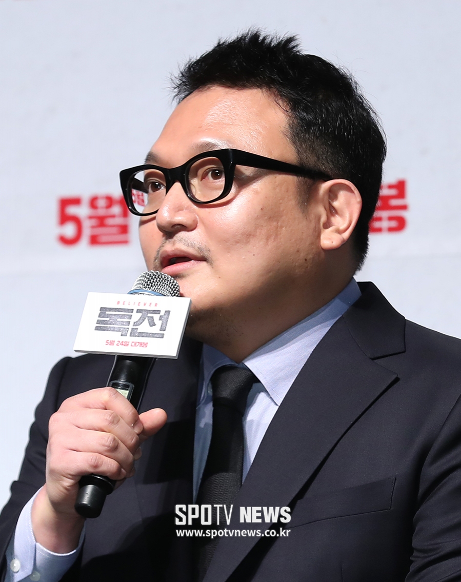 [포토S] 인사하는 영화 '독전' 이해영 감독