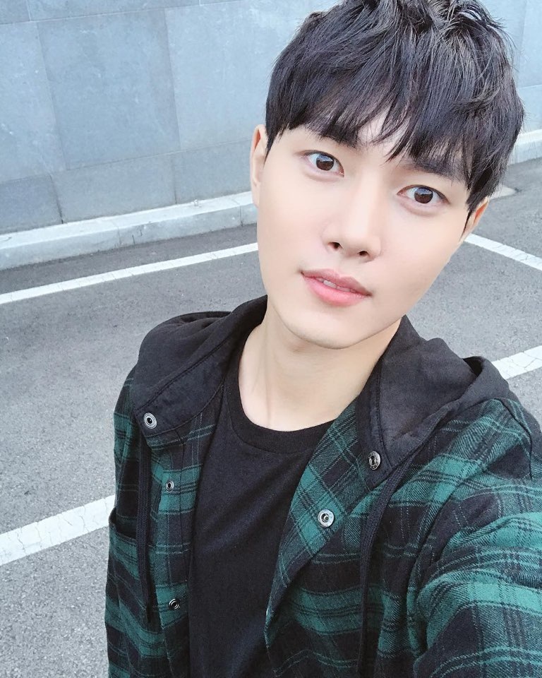 이민호, 청소년 스포츠 드라마 '못말리는 컬링부' 주인공