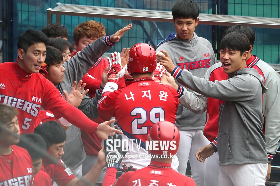 [포토S] 나지완, 홈런 하이파이브