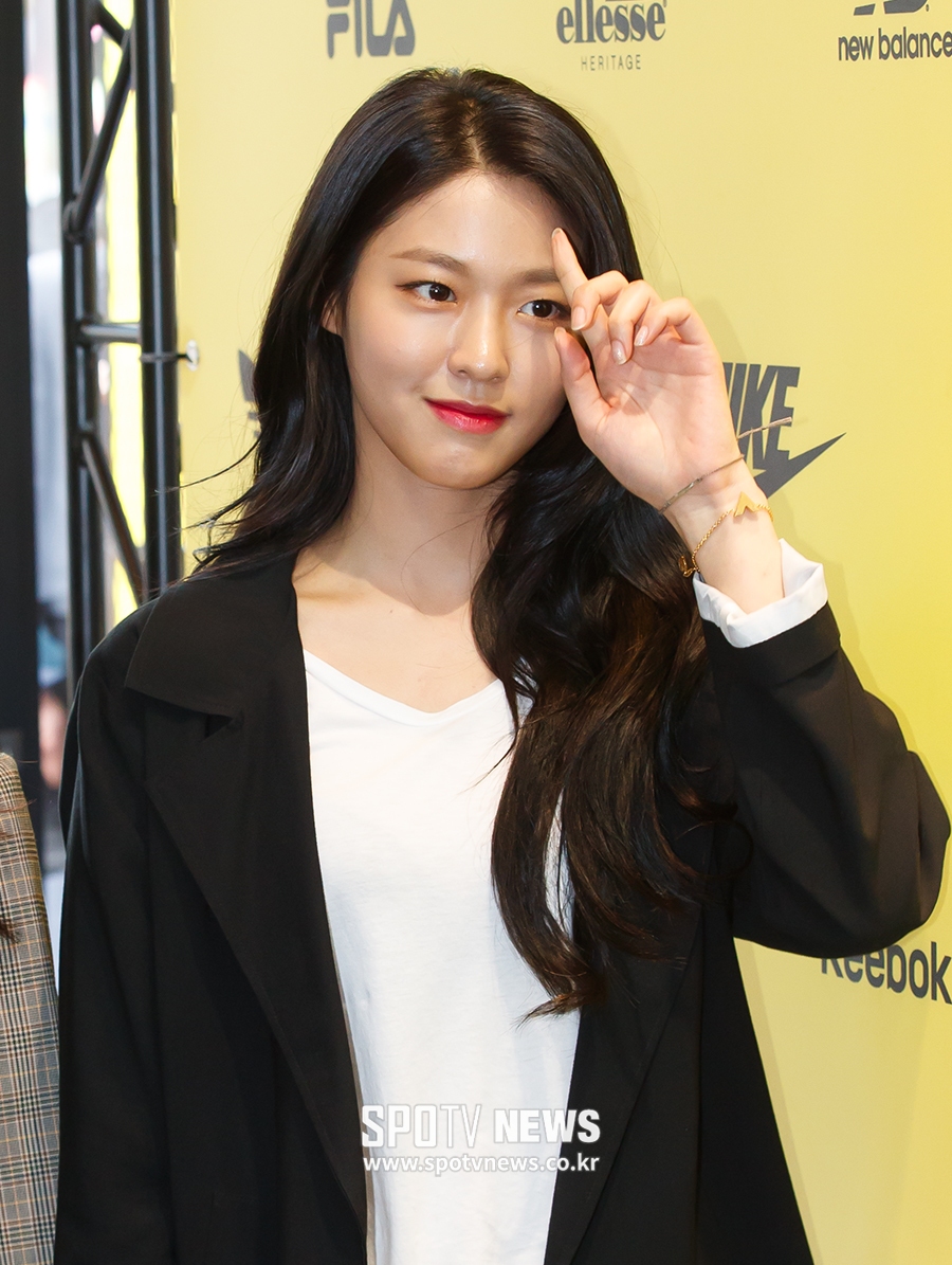 설현, '뭉쳐야 뜬다' 출격…24일 유럽 출국
