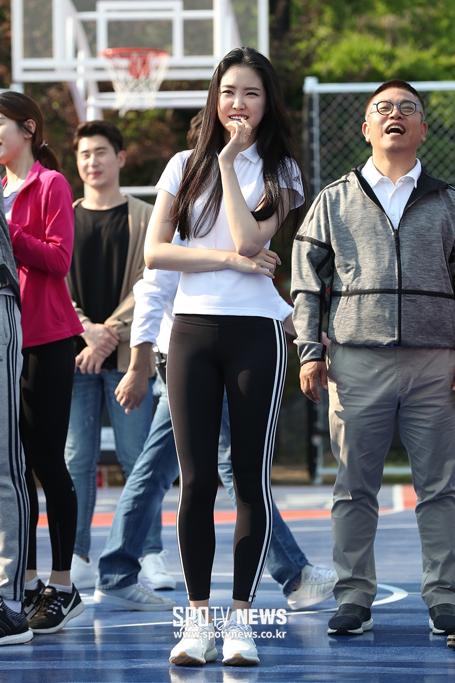 [포토S] 손나은, 레깅스로 뽐내는 완벽한 다리 라인