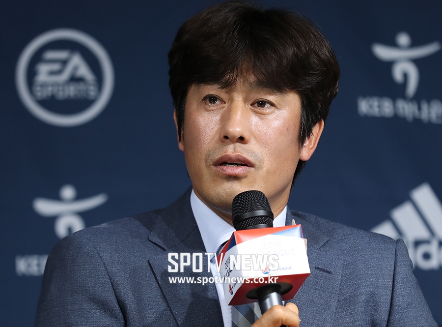 [포토S] 서정원 감독, '슈퍼매치'저조한 흥행에 답답한 마음