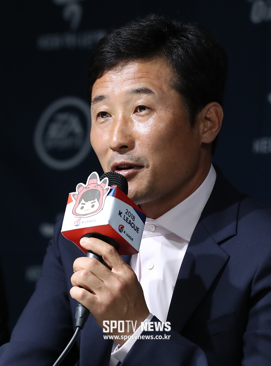 [포토S] 각오 밝히는 이을용 감독 대행