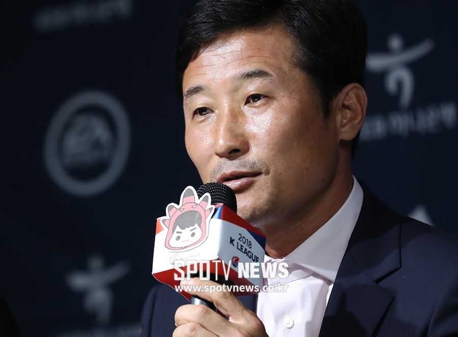 [포토S] 첫 '슈퍼매치'에 나서는 이을용 감독 대행