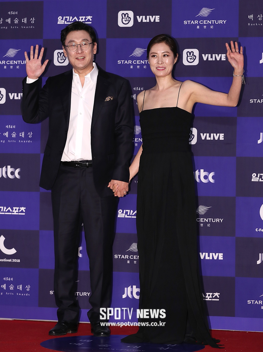 [포토S] 장준환-문소리 부부, 다정하게 손 꼭 잡고