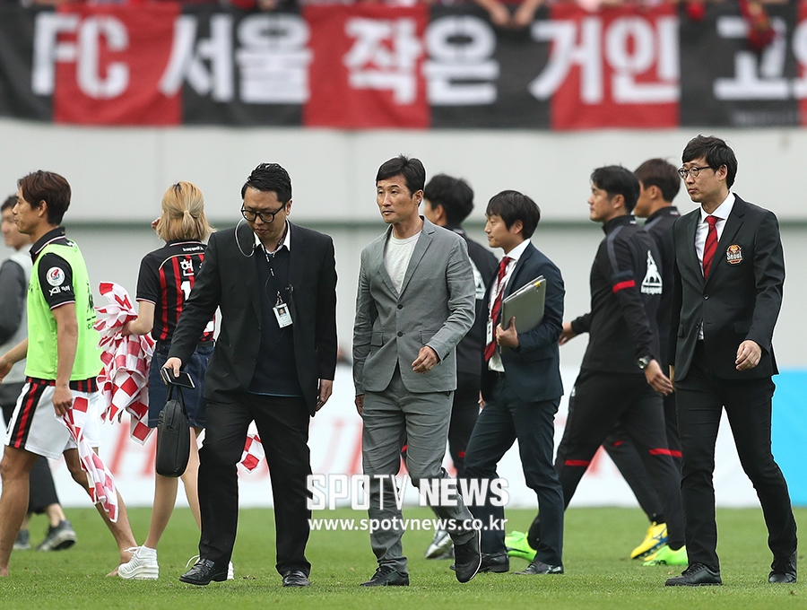 [포토S] 첫 승리 거둔 이을용 감독 대행