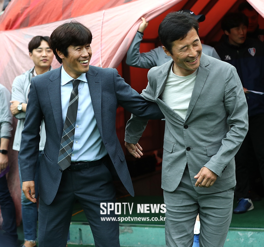 [포토S] 서정원-이을용, 유쾌한 인사
