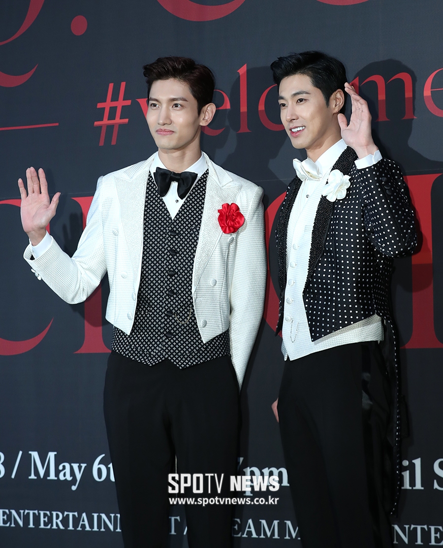 [포토S] 동방신기, 젠틀한 손인사