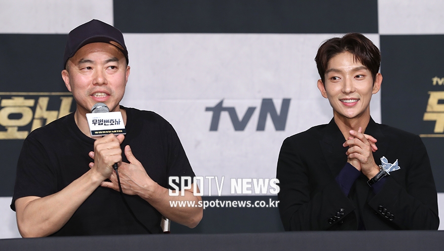 [포토S] 11년 만에 재회한 김진민 감독과 이준기
