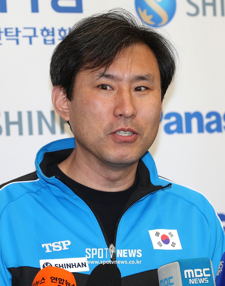 [포토S] 단일팀 이끌고 동메달 획득한 안재형 감독