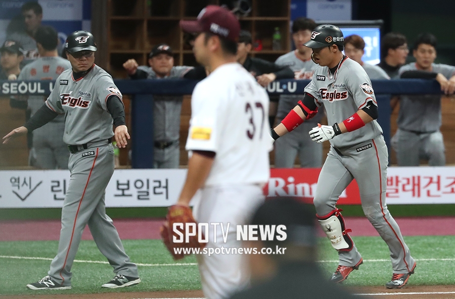 [포토S] 하주석, 첫 타석부터 홈런