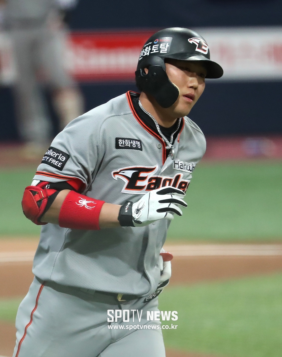 [포토S] 하주석, 신재영 상대로 시즌 4호 홈런