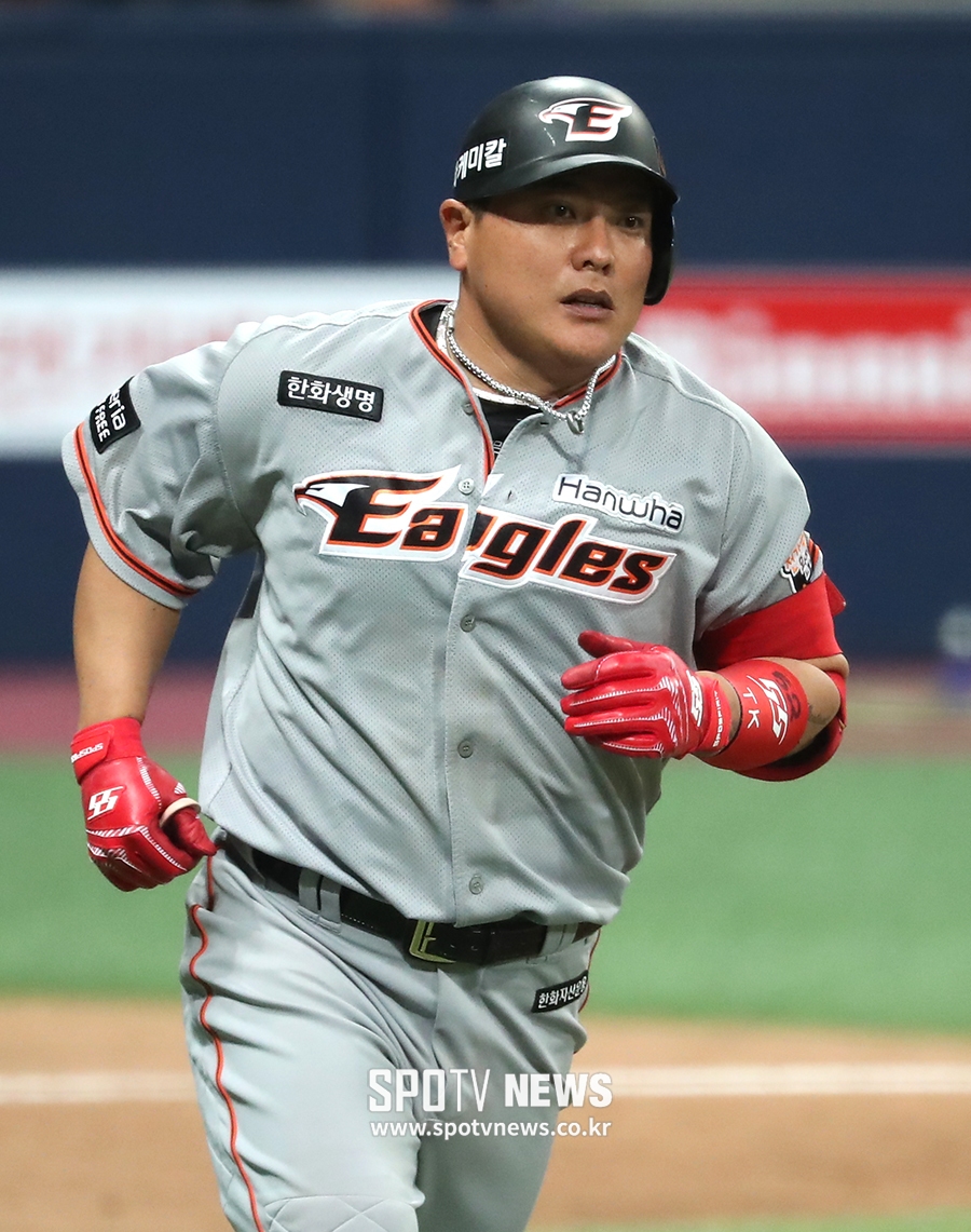 [포토S] 김태균, 홈런 날리고 포커페이스