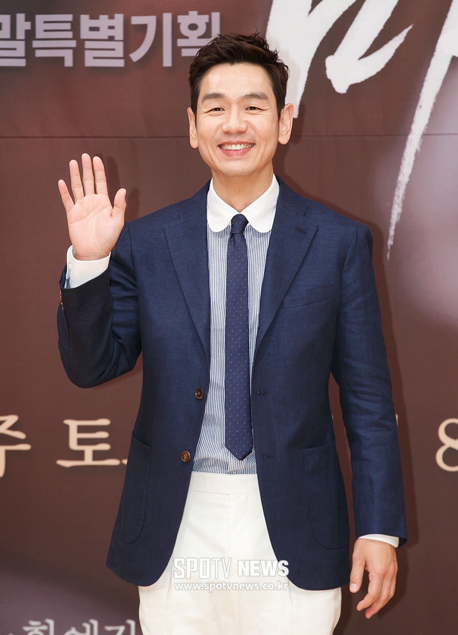 [포토S] 밝은 미소 짓는 배우 김태우