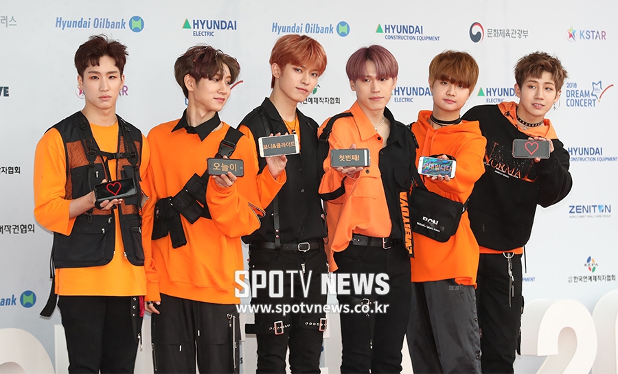 [포토S] 24K, 휴대전화에 메시지 담아