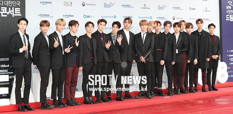 [포토S] NCT, 포토월 꽉 채우는 18명의 멤버들
