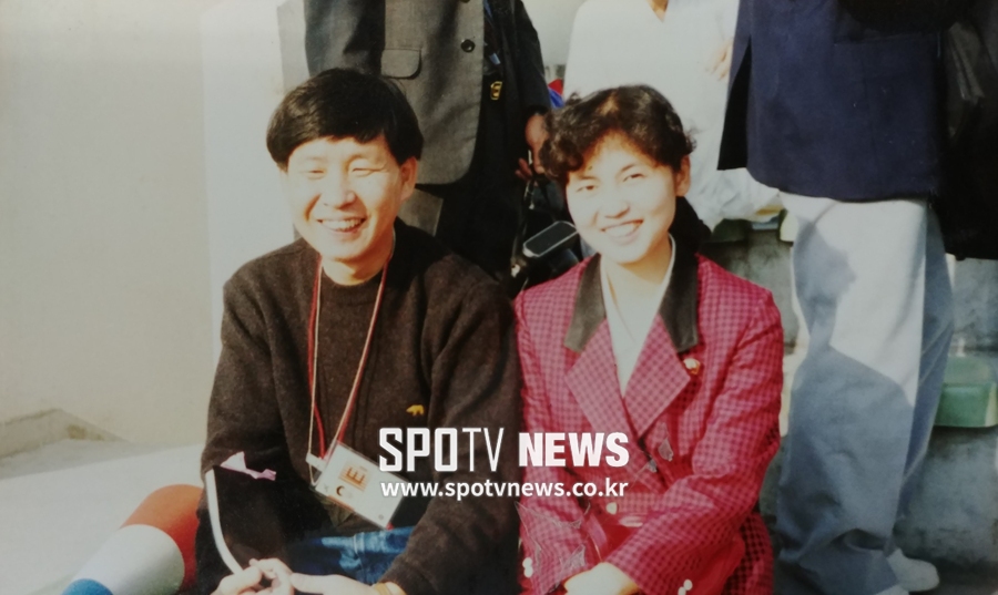 [신명철의 북한 스포츠 이야기(1)] 평양발 국제 열차 타고 베이징에 온 북한 응원단