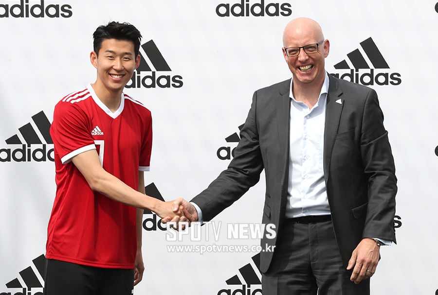 [포토S] 손흥민, 아디다스와 2023년까지 함께
