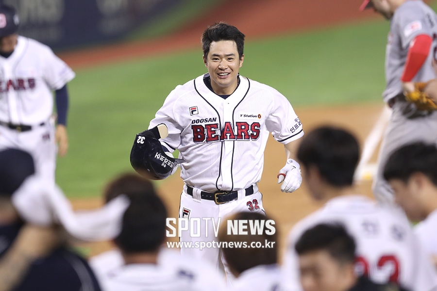 [포토S] 홈런으로 경기 끝낸 김재환