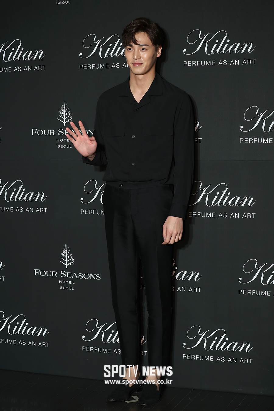 [포토S] 이태환, 긴장한 포즈