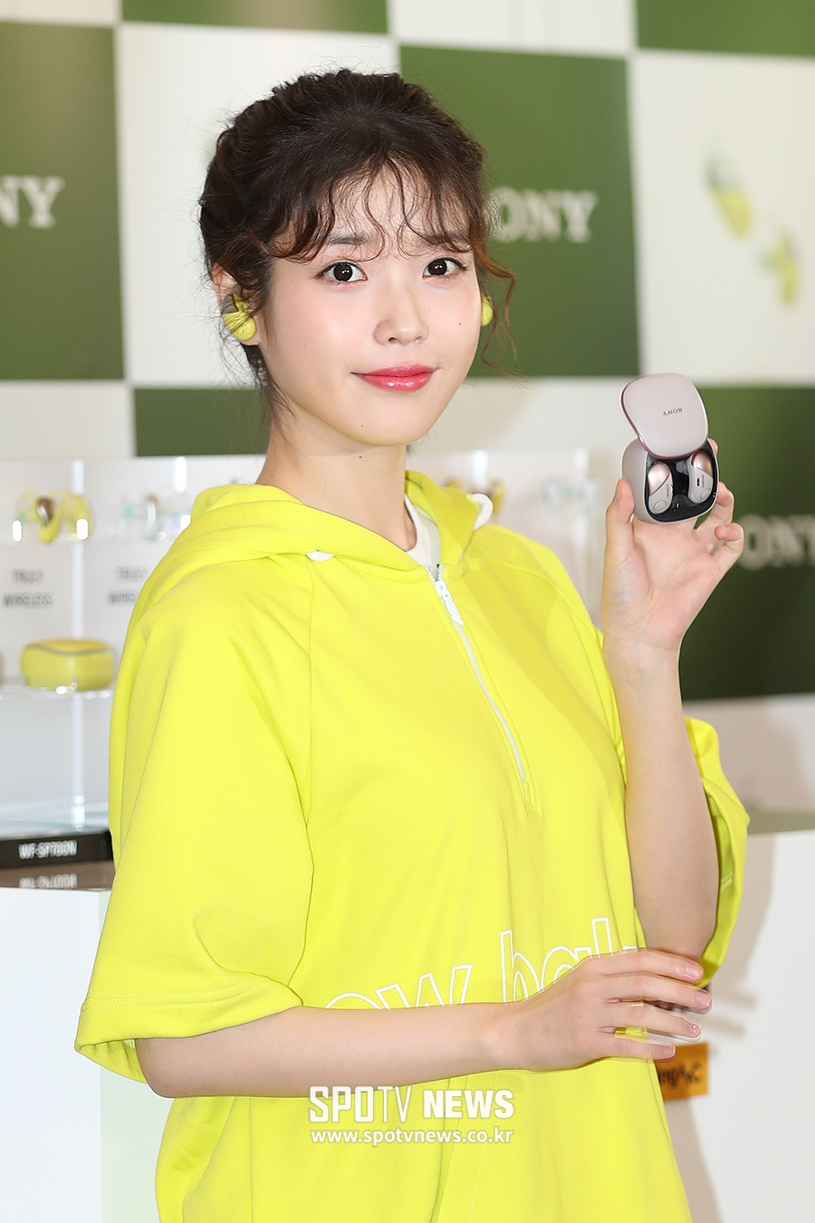 [포토S] 아이유, 모공 하나 없는 '꿀피부'