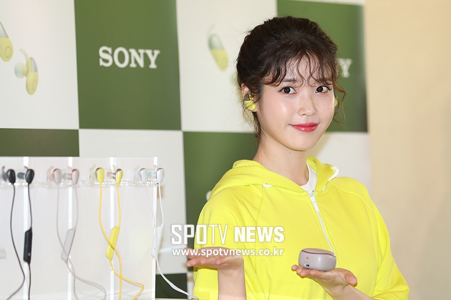 [포토S] 아이유, '함께 들어요~'