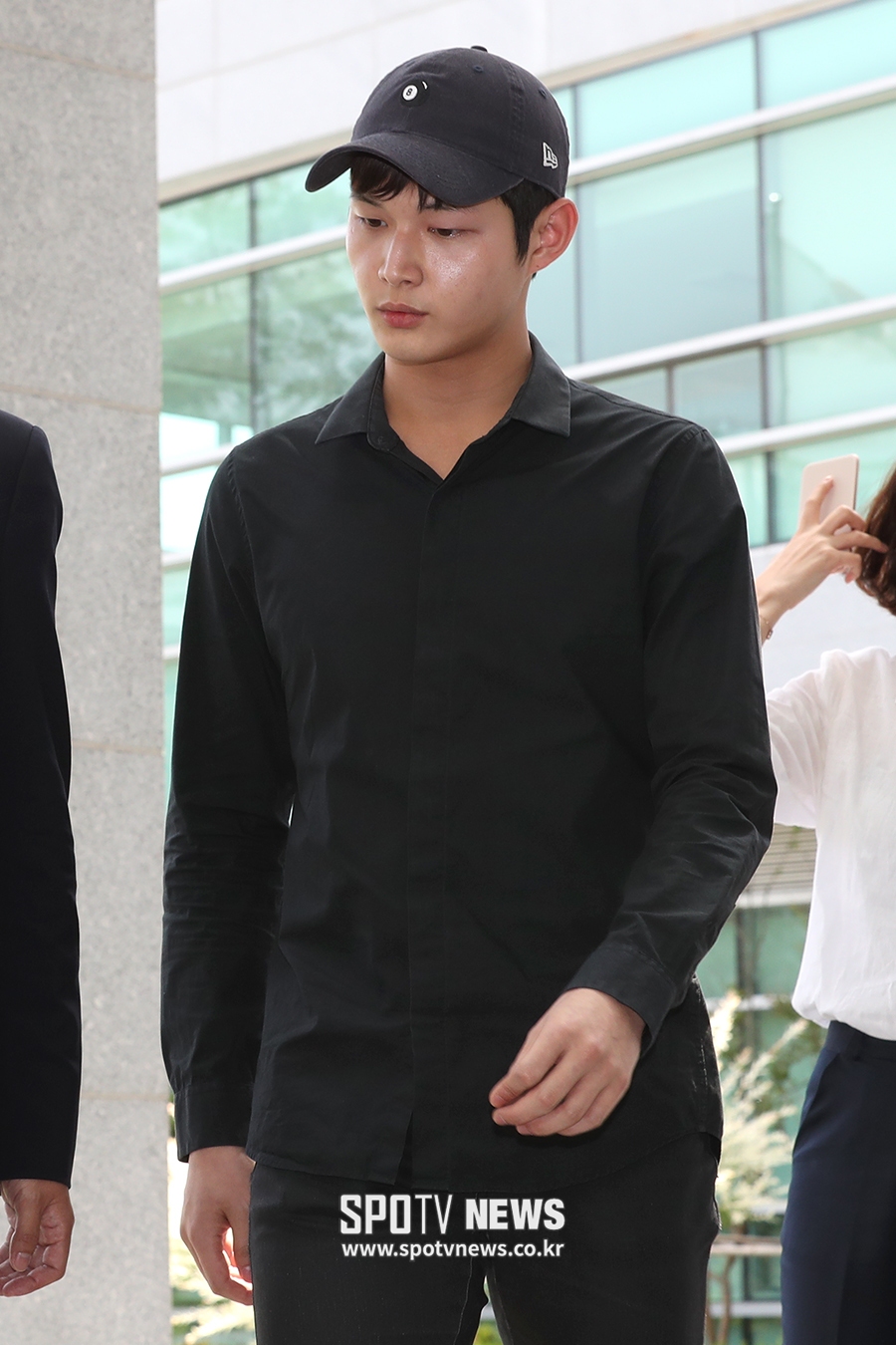 [포토S] '강제추행 및 특수협박' 이서원, 동부지검 출두