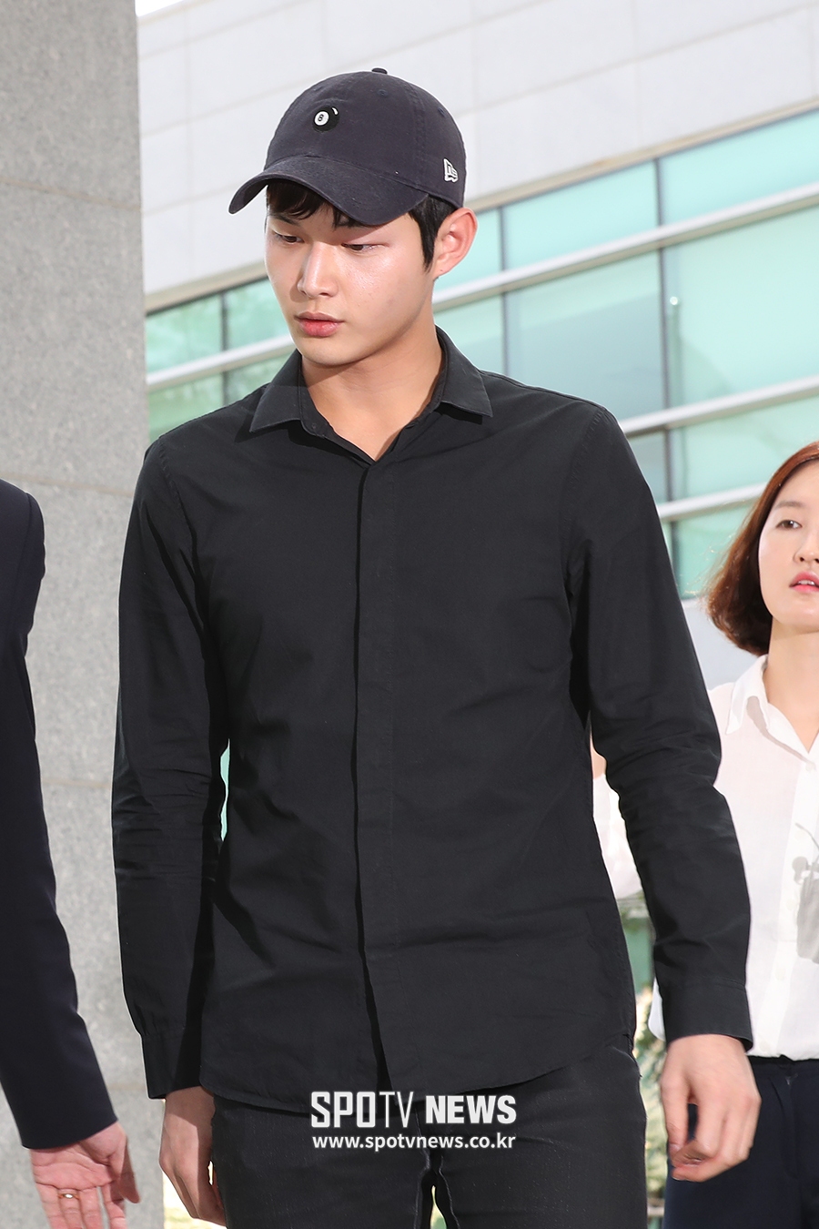 [포토S] '성추행·협박' 서울동부지검 출두하는 이서원