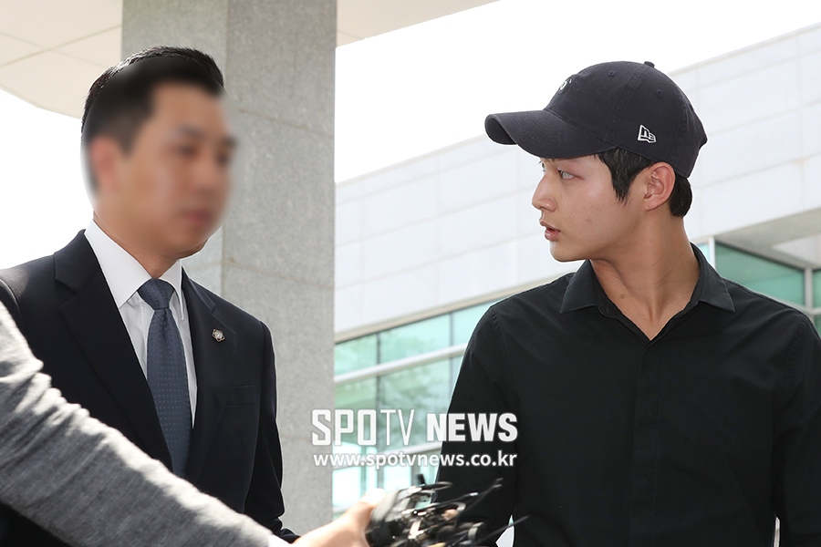 [포토S] 변호사와 함께 동부지검 출석하는 이서원