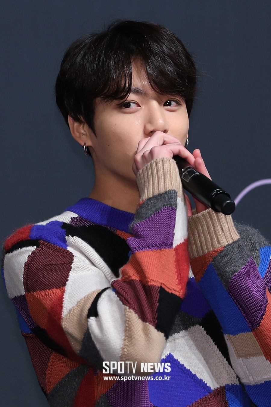 [포토S] 방탄소년단 정국, "복근, 더 선명하게 만들게요"