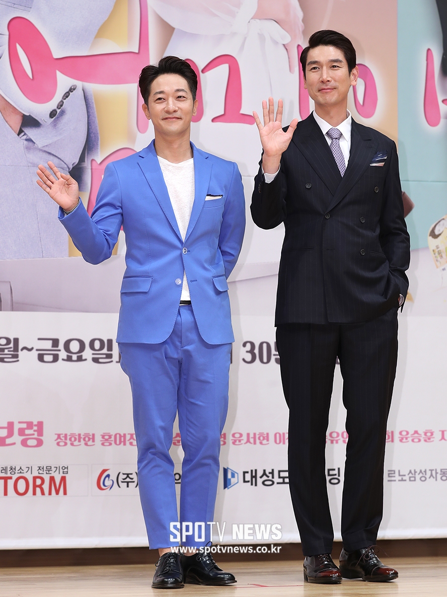 [포토S] 알렉스-박준혁, '슈트가 잘 어울리죠?'
