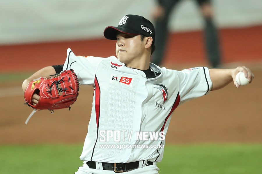 [포토S] 역투하는 KT 심재민