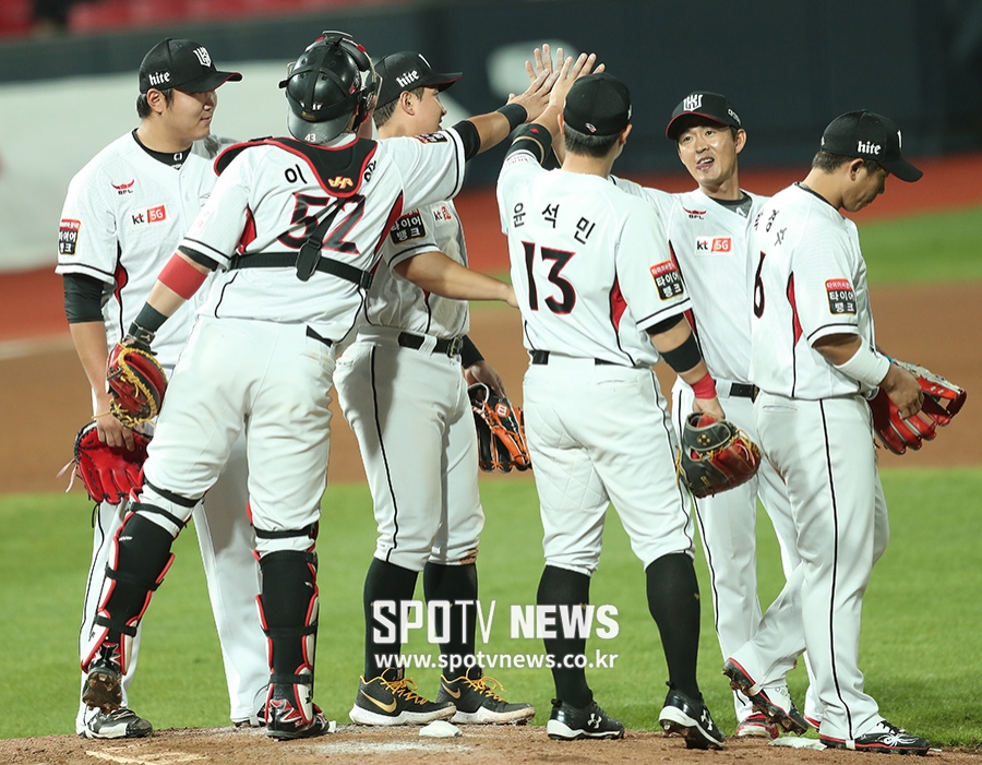 [포토S] '13점 폭발' KT, LG 꺾고 3연승 질주!