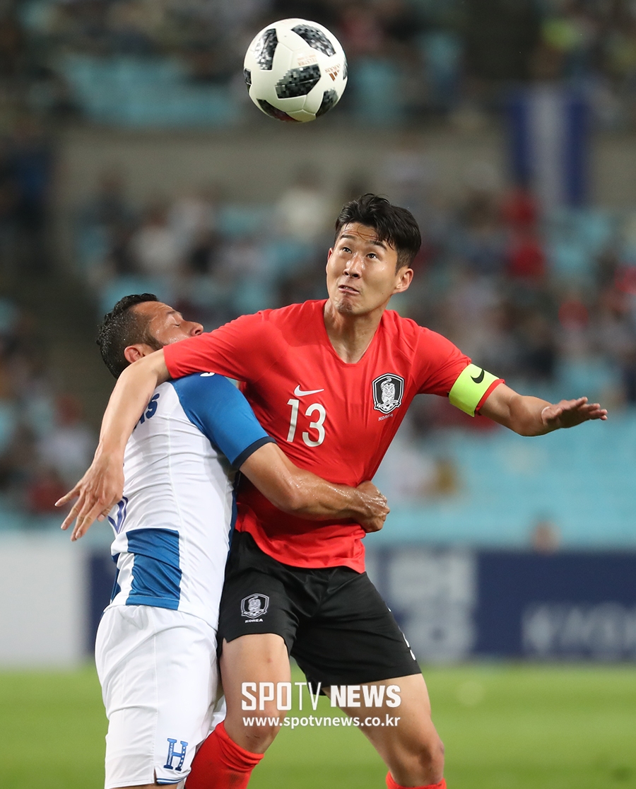 [포토S] 손흥민, '머리를 써볼까'