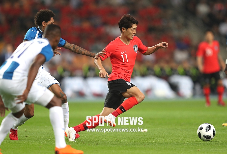 [포토S] 이청용, '잡지 말라고'