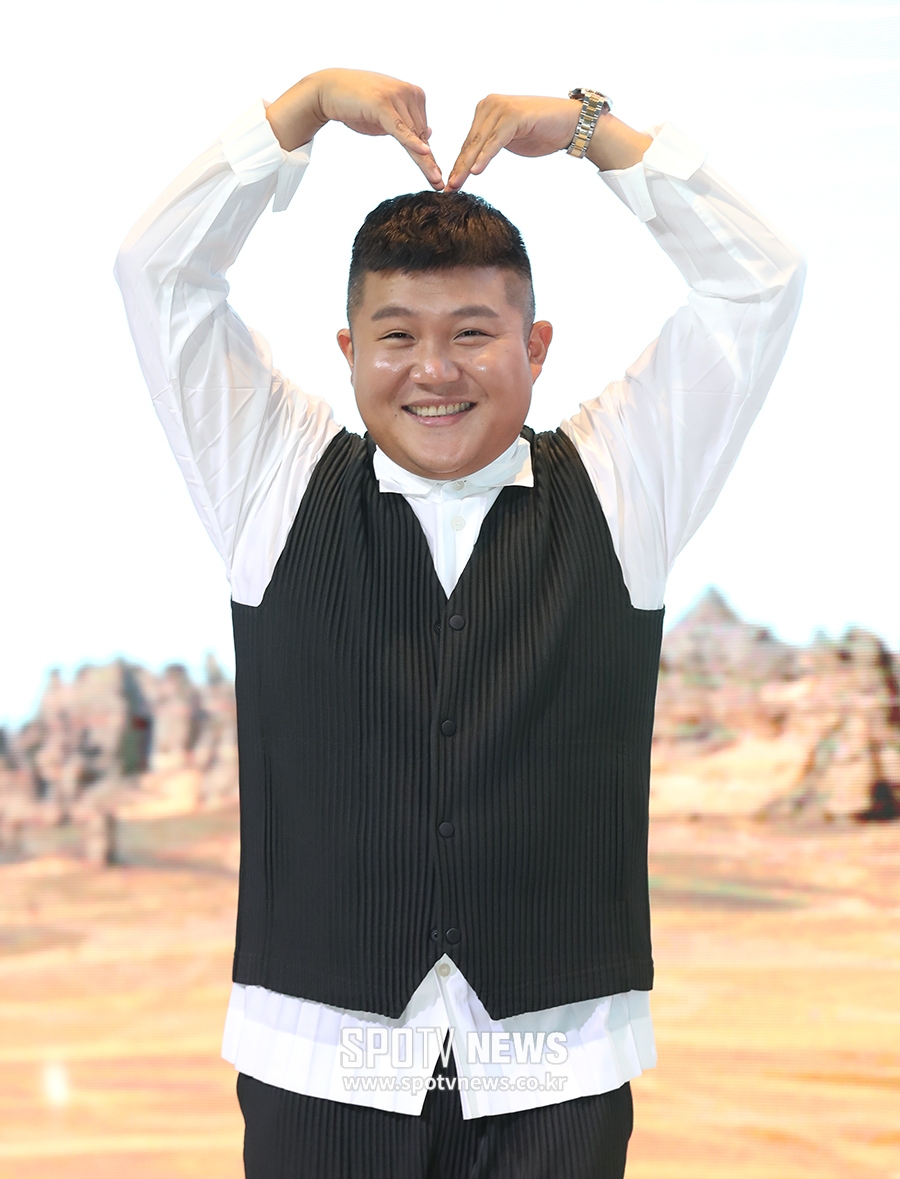[포토S] 조세호, 매력 만점 대형 하트