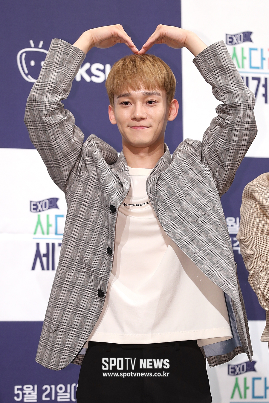 [포토S] 엑소 첸, '하트 받으세요'