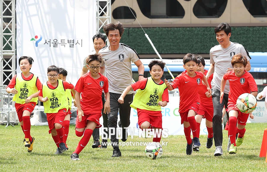 [포토S] 이운재-홍명보-박건하, 축구 꿈나무들과 즐거운 시간