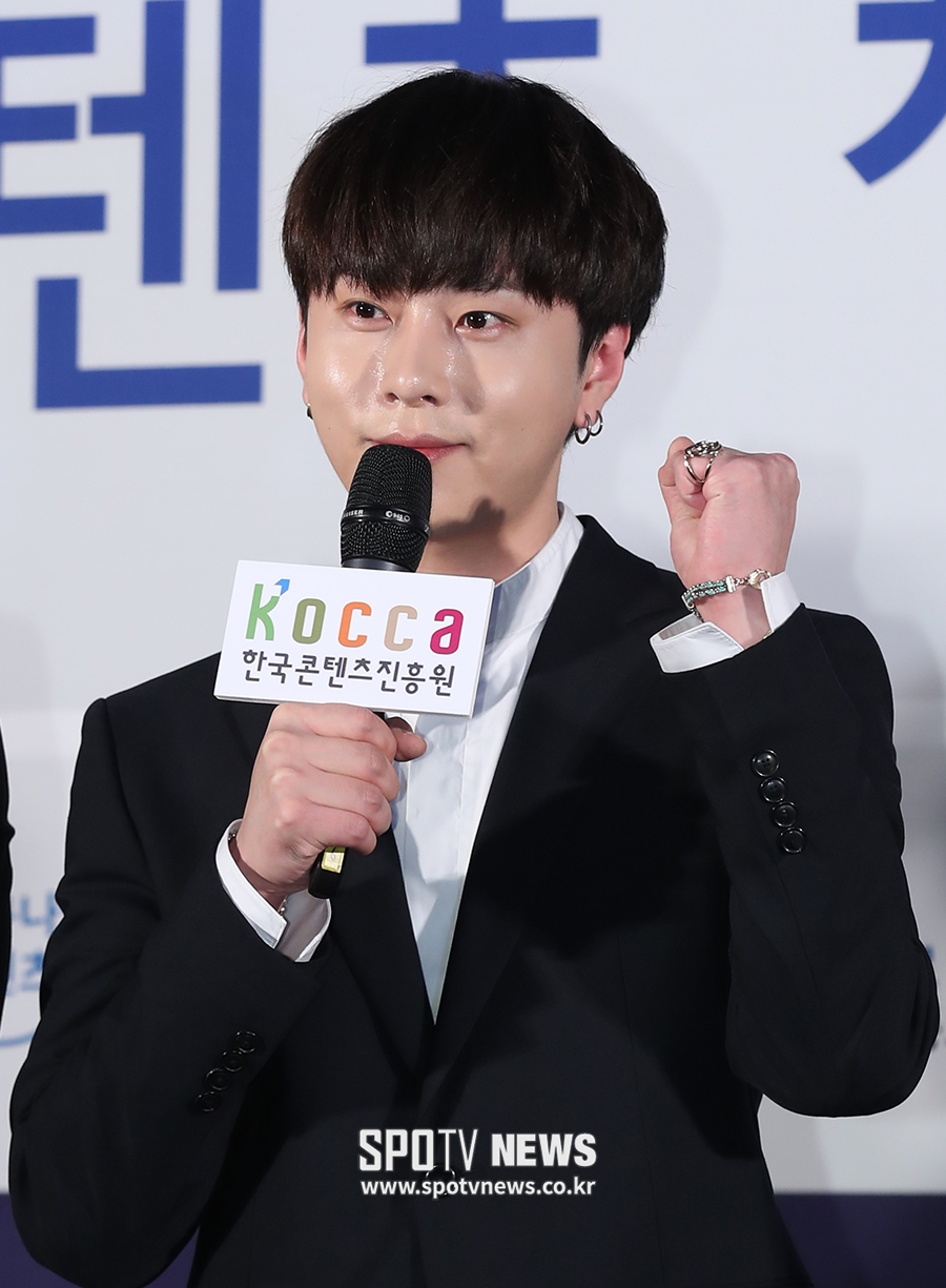 [포토S] 용준형, 날카로운 눈매