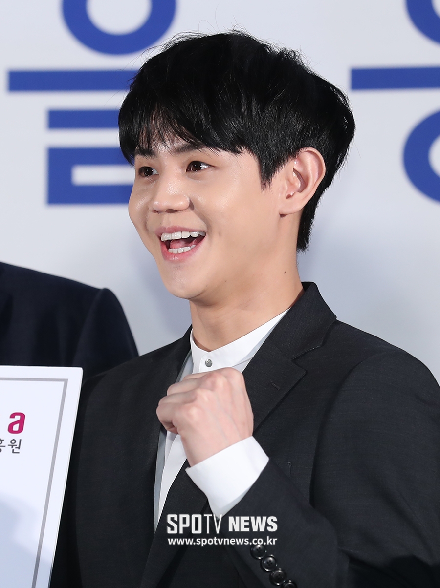 [포토S] 양요섭, 주먹만큼 작은 얼굴