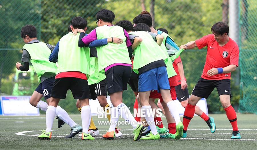 [포토S] 김태영, 월드컵둥이들과 즐거운 시간