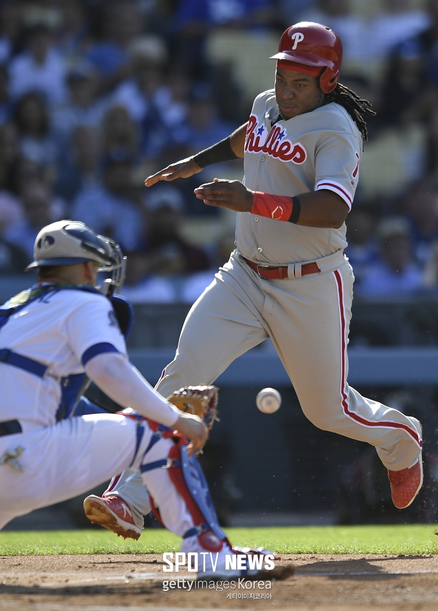 MLB.com "필라델피아, 커쇼 상대로 '유령 득점'"